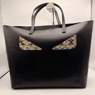 Fendi/芬迪小怪獸托特手提單肩包。