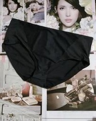 【黛安芬】TriumphJ外親膚舒適系列內加層壓網布平口褲(時尚黑)-M號L號