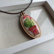仙人掌開花手工刺繡迷你繡框項鍊