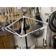 SALE" (ลดล้างสต๊อก) เฟรม จักรยานเสือหมอบ MERIDA SCULTURA 500 สีขาวคาดดำเทา size 54 cm Bicycle อุปกรณ์จักรยาน อะไหล่จักรยาน ชิ้นส่วนจักรยาน ชิ้นส่วน อะไหล่ อุปกรณ์ จักรยาน