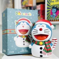 全新未開封 少量現貨特價福利秒發喲….MACOTT STATION 美光站 DORAEMON 哆啦A夢 叮噹 聖誕雪人 人物高約：30釐米左右