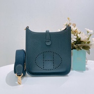 TW4693 Hermes 愛馬仕迷你依夫連肩帶包包Mini Evelyne TC Bleu Nuit x GHW