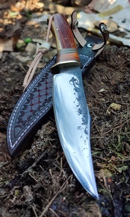 มีดโบวี่ (bowie knife) มีดแคมป์ มีดใบตาย มีดต่อสู้ มีดเดินป่า ใบ 6” เหล็กผานไถ ตีร้อนชุบแข็ง ด้ามไม้