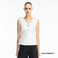 VICKTEERUT (ราคาปกติ 9680-.) Re-Edition Shawl Collar Sleeveless Blouse เสื้อแขนกุด คอปก ตกแต่งกระดุม
