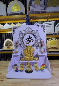 หิ้งพระ H18 ติดโอม กระจกทอง มีฉากลายฉลุสวยมาก มีเสารับน้ำหนัก ที่ฐานวาง ...ทุกฐาน..แข็งแรง..รับน้ำหน