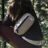 美國 TRAVELON | Origin雙層防盜斜背腰包(卡其) | RFID 單肩包