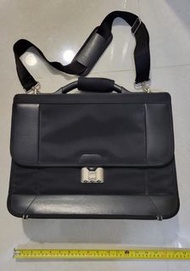 delsey briefcase with lock
