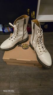 Dr. Martens 白色短靴