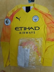 球員版曼城黃色龍門19/20 Size S 全新連牌
印#31Ederson M.+英超金章
$649
同款球員版波褲Size S $129 全新連牌

一set買$699

衫手臂sponsor加$