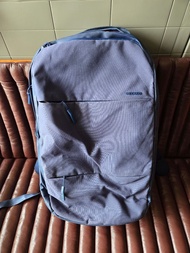 Incase 24L 藍色背包