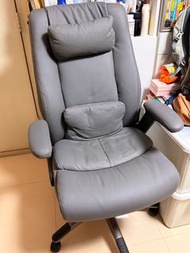 灰色人體工學辦公椅