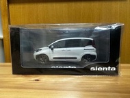 1/30 MXPL10G Toyota Sienta 原廠模型車 白色070