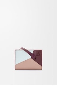 Loewe 經典小牛皮 Puzzle 短錢包  (多色) Puzzle compact wallet in classic calfskin (Multiple Colors)