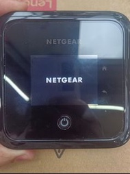 NETGEAR Nighthawk M5 MR5200 無線路由器10個人穩定沒後門