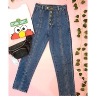 Kiera Button Jeans (Boyfriend Jeans Button)