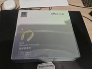 小熊頸椎按摩器脈冲按摩儀智能電動護頸揉捏按摩熱敷AMQ-B04K1