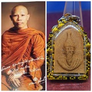 非常精美值得收藏的宝物大名鼎鼎阿赞康贤(金口神僧修苦行戒-戒語十多年了)督造第一期草药经粉控灵高手鲁士老師佛牌品相完美已包好精美防水壳Super Famous Songkla Top Monk Arc