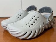 《現貨m8》全新 Crocs Echo Clog 大氣灰 卡駱馳 波波鞋 洞洞鞋 涼鞋 男 女 中性 Unisex 沙灘鞋 涼鞋 拖鞋 克駱格