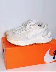 Sacai x Nike VaporWaffle white and gum 米白