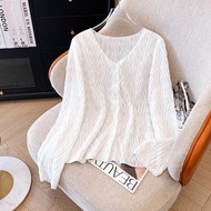 2025 Early Autumn Edit: Women's Shirt-Esque Cardigan, With A Figure-Flattering V-Neck And Refined Bu