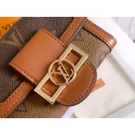 2 0 5 Gift Box Packaging Daphne Short Wallet D a u p h i n e Genuine Leather Cow M 6 8 7 Size: 1.x 9