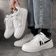 รองเท้าผ้าใบผู้ชาย  รองเท้าสีขาวขนาดเล็กรุ่นเกาหลีของเทรนด์นักเรียนรองเท้าผ้าใบสีขาวล้วน Men's Sneak
