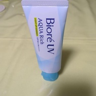 Biore UV AQUA Rich LIGHT UP ESSENCE