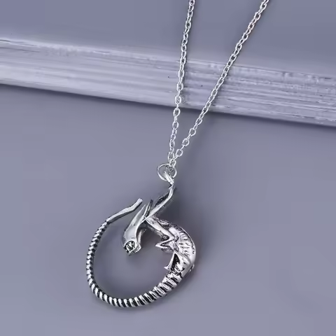 Alien Predator Covenant Necklace Alien Xenomorph Queen Prometheus Pendant Necklace Cosplay Men Vinta