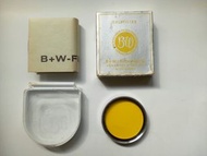西德 B+W  E40.5  3x 022 Gelbmittel 中黃色濾鏡   E40.5  /40.5mm,  有原裝膠盒，說明書和紙盒。能配用於 CONTAX I, II, III, IIa  IIIa Rangefinder  連動測距相機鏡頭上,  戰前/東西德 Zeiss,  現代 Sony 數碼相機鏡頭等等。中黃色 Middle Yellow濾鏡是適合用在黑白菲林相機，黃色是最基本的(一定要有，沒有用反而閣下會後悔) 主要效果是天空藍色更加變得更深的灰色，凸顯雲層白色層次高反差!