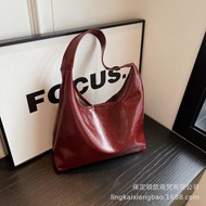 Bag Bag 2024 Fashion Female Bag Trendy Large Capacity Ladies Shoulder Bag Trendy Portable Underarm B