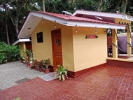 บังกะโล 1 ห้องนอน 1 ห้องน้ำส่วนตัว ขนาด  ตร.ม. – ซีคุยเจอร์ (Adrianna’s Guest House #1. Brand New! C