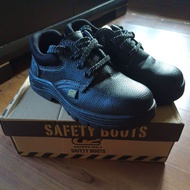safety shoes size 36