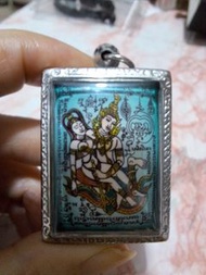 2562 ☄️龍婆poo 💫人緣魅力愛神🔥size 大約高3.8cm 😎師父精通人緣,桃花,魅力,愛情的法門🌈是一位德高望重的知名高僧之一😎彩色面符管寶石符片版⛅️材料用上了廟土,108花粉,鎖心符管