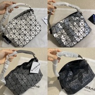 Japan Japan ISSEY MIYAKE ISSEY MIYAKE BAOBAO Small Underarm Baguette Bag Matte Black Geometric Diamo