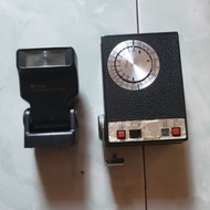 FLASH OLD SCHOOL CAMERA DISPLAY MATERIAL