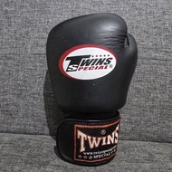 Twins Special 10oz original black color boxing gloves (Only 1 hand Kiri)