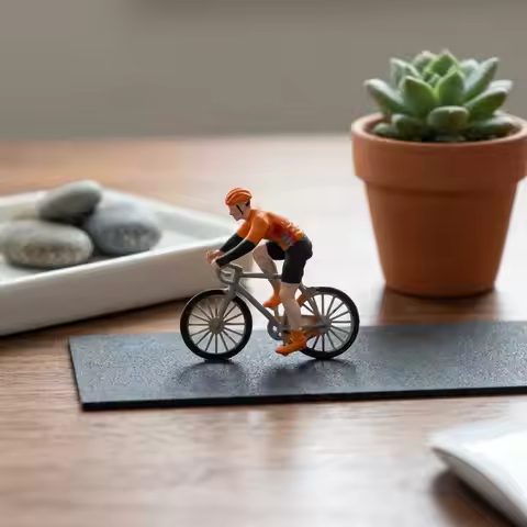 1/64 Cyclist Model Realistic Cyclist Figurine Mini Bike Cyclist Fine Texture Mini Pedal Cycle Model 