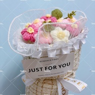 手工針織花 可愛公仔花編織花鈎織花鉤織 粉紅色花束💐馬卡龍粉紅色永生花七夕毛線康乃馨玫瑰花🌹情人節 母親節禮物🎓 畢業花畢業季幼稚園小學中學大學碩士多謝老師 教師節答謝老師禮物