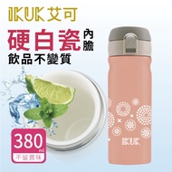 【IKUK】艾可陶瓷保溫杯-彈蓋款380ml 珊瑚粉(單手一按★即刻暢飲)