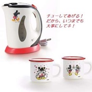 【預購】B - 日本 | 迪士尼(米奇+米妮)：電子壺/熱水瓶+馬克杯*2組(熱水壺容量：0.6L)_免運。