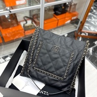 Chanel 22C黑金滾邊琴譜包