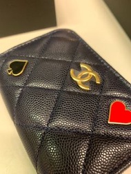 Chanel 全新現貨 23C限量撲克版人∞超級熱 賣款專門店一出已經賣斷貨 Chanel Classic Coin bag 經典魚子醬牛皮菱 格紋散子拉鍊包 (深藍色金扣GOLD HW)
