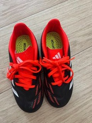 Adidas Predator 兒童足球鞋