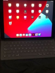 Ipad pro 12.9 (2017 home button) 64gb Wifi with Smart keyboard folio