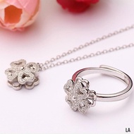 Self-rotating 4-leaf clover ring