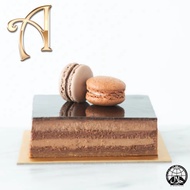 [Annabella] Crunchy Hazelnut Chocolate Cake (Petite) + Free 2 pcs Macarons | Free Birthday Pack