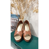 Kasut Rossa Madre saiz 35 Foot Length 21.6-22.0 cm Foot width 7- 7.5cm