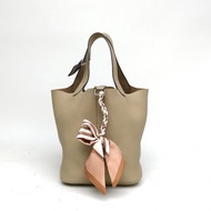 HERMES Picotin22菜籃子風衣灰TC皮X刻銀扣