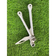 breket footrest belakang kanan honda cbr150r