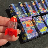 Zuru 5 Surprise Toy Mini Brands Disney Store 2 三眼仔 火箭筒 Toy Story Alien Rocket 款  迪士尼 迷你玩具 合Re-ment 食